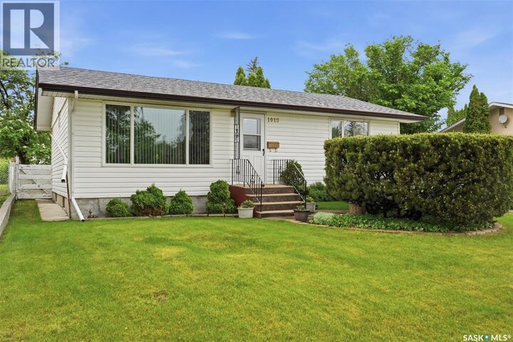 Property Photo: 1019 McMillan Avenue SK S7L 2T9