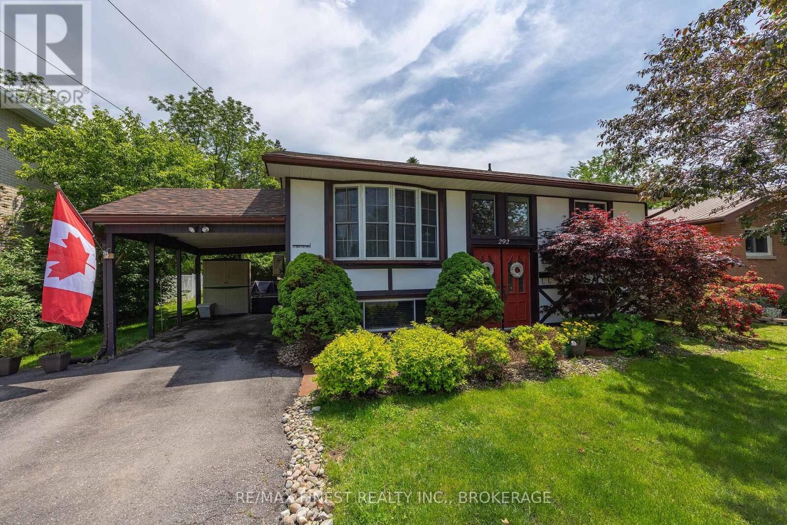 Property Photo: 292 Bridge Street West ON K7R 2G1