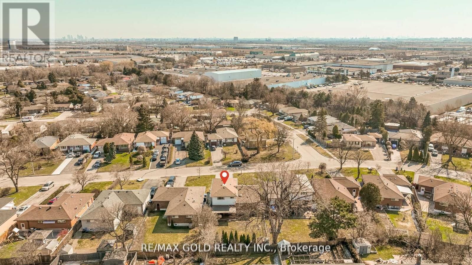 Property Photo:  34 Deerfield Crescent  ON L6T 1K7 