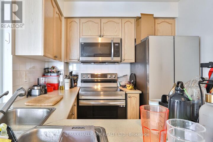 Property Photo:  21 Hillcrest Avenue 2507  ON M2N 3N4 