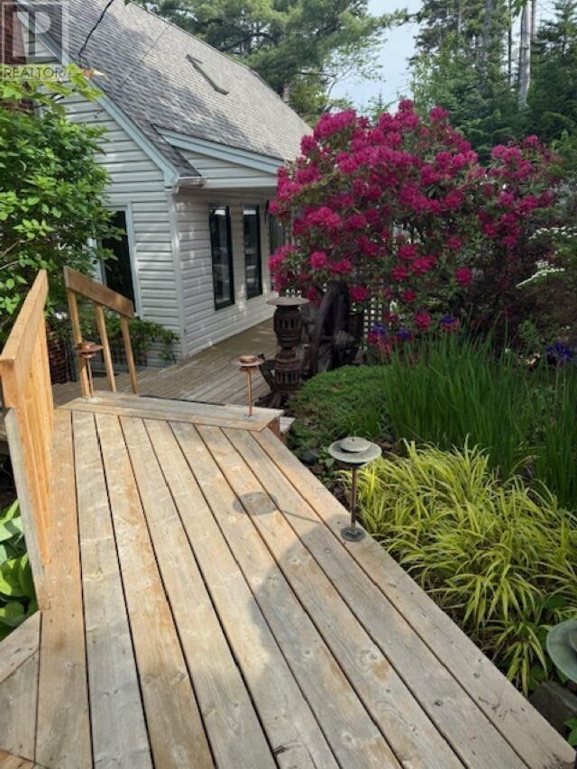 10 Riverfront Court — photo 1