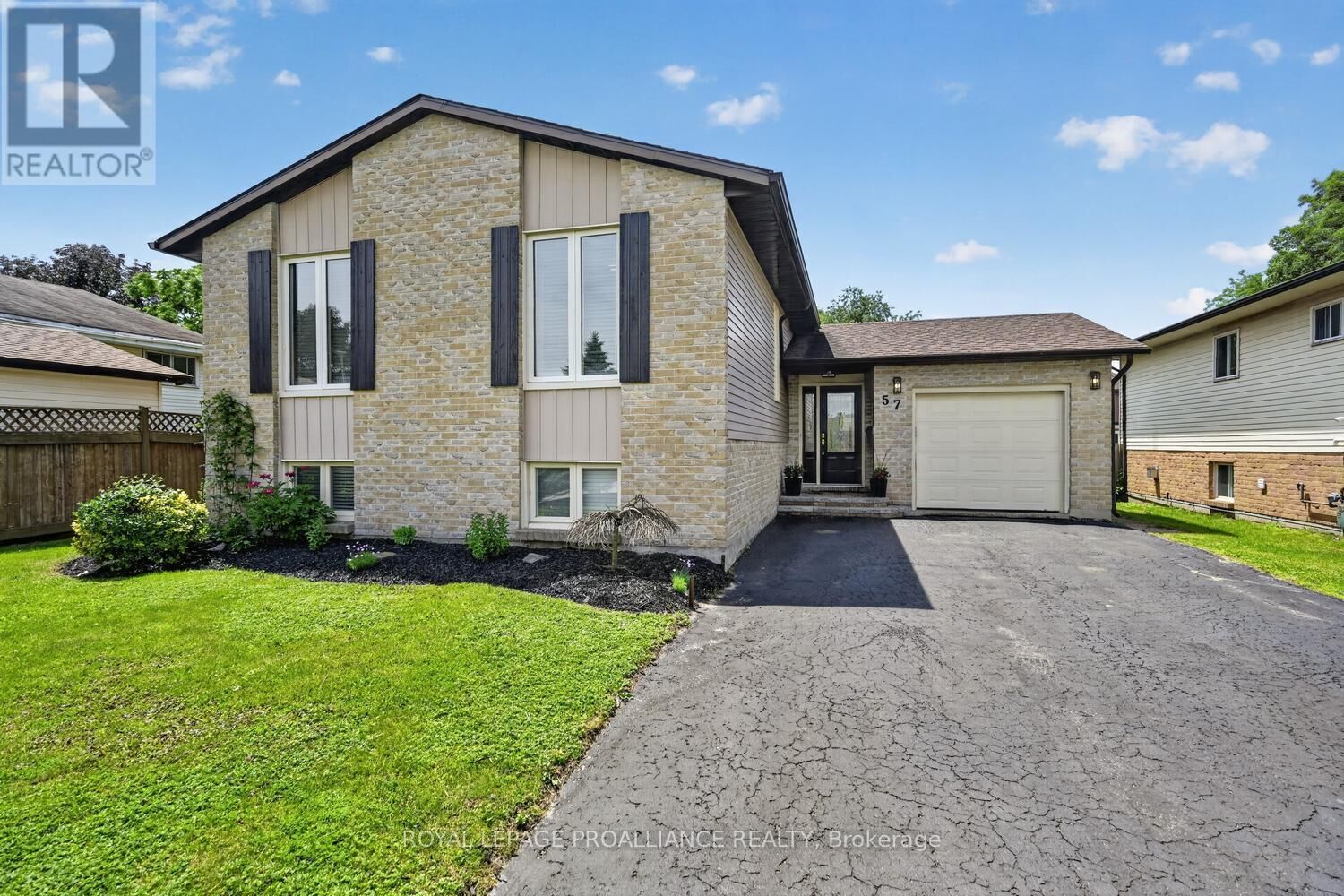 Property Photo:  57 Cambridge Crescent  ON K6V 6L7 