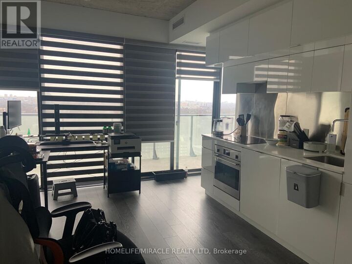 Property Photo:  185 Roehampton Avenue 2105  ON M4P 1R4 