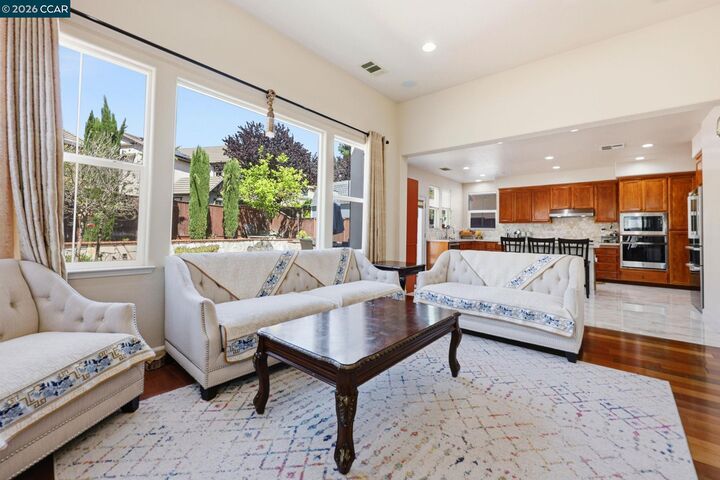 Property Photo: 165 Paddington Ct CA 94582