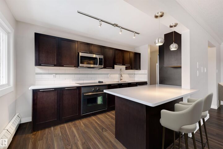 Property Photo: 10015 83 Avenue NW 32 AB T6E 2C3
