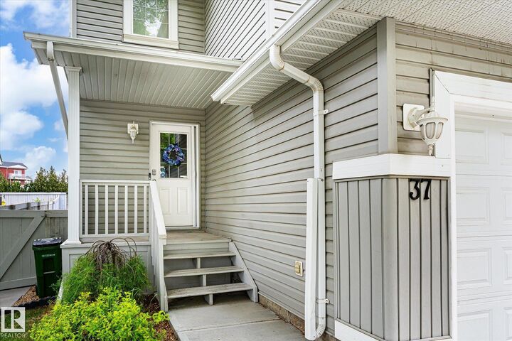 Property Photo: 4020 21 Street NW 37 AB T6T 1T8