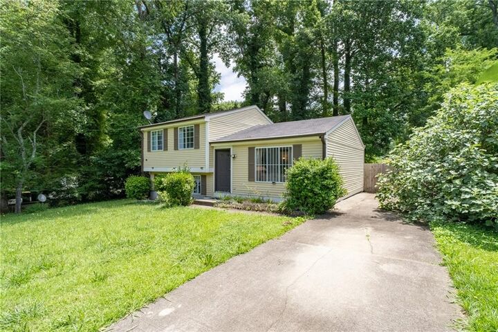Property Photo: 726 Lawndale Court GA 30093