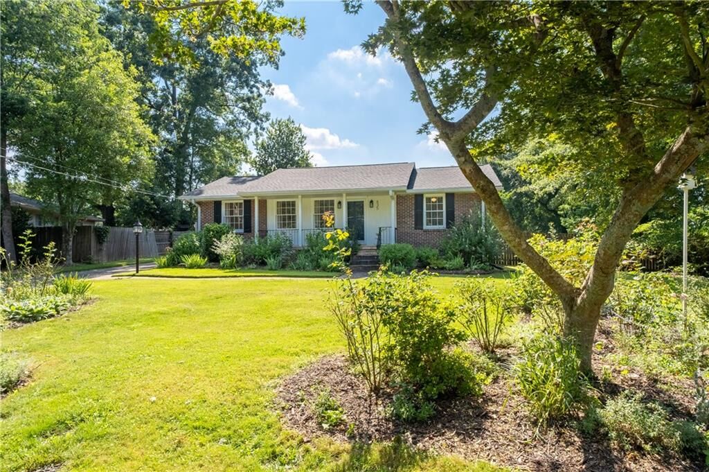 Property Photo: 835 Alberson Court GA 30033