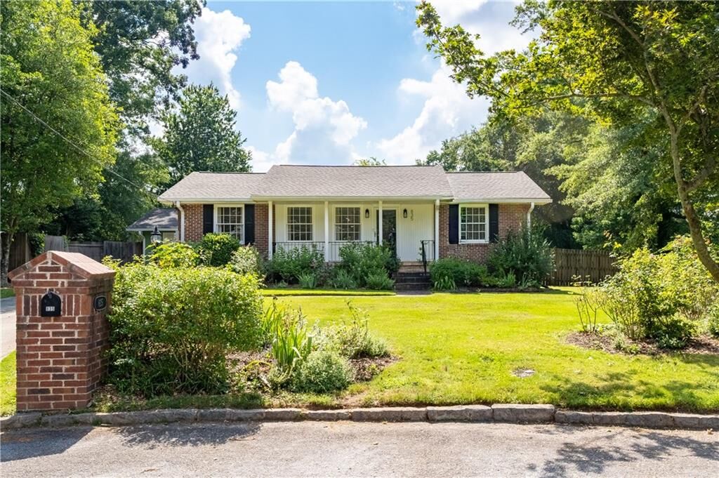 Property Photo:  835 Alberson Court  GA 30033 