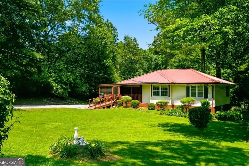 Property Photo: 425 Brandywine Court GA 30004