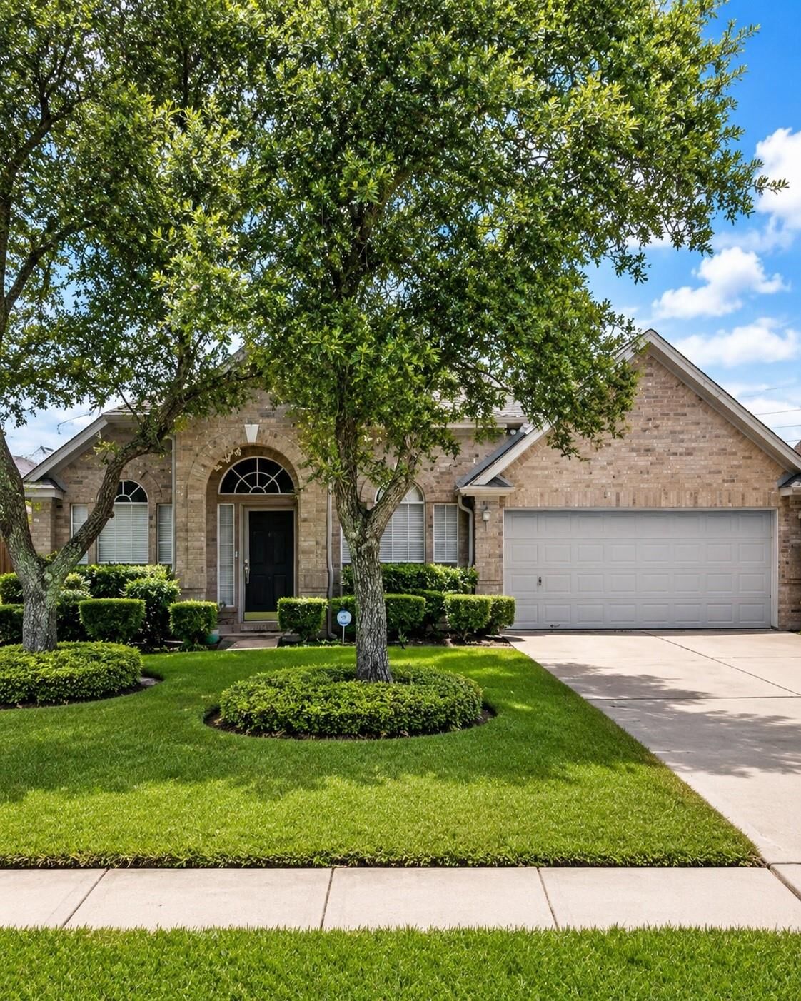 Property Photo:  4602 W Thunderwood Circle  TX 77545 