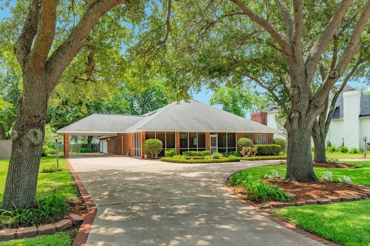 Property Photo: 214 Dewberry Drive TX 77566