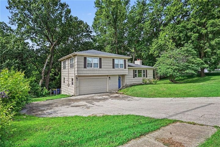 Property Photo:  13 NW Englewood Court  MO 64118 