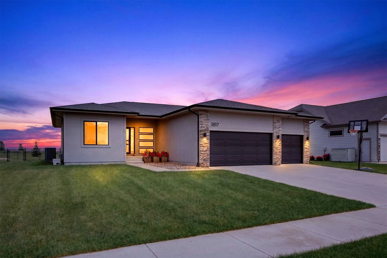 Property Photo: 3817 NW Beechwood Street IA 50023