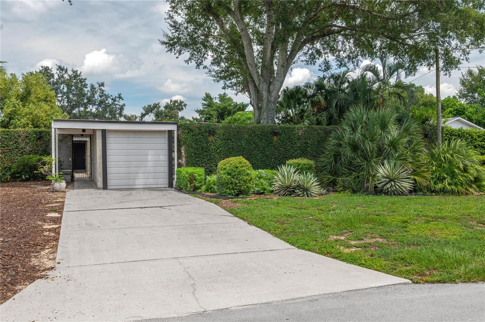 Property Photo: 1549 Drexel Ave NE FL 33881