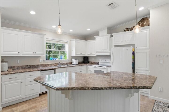 Property Photo:  518 Wellon Avenue  FL 32833 