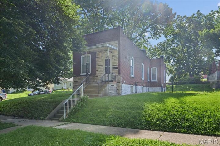 Property Photo:  3202 Regal Place  MO 63139 