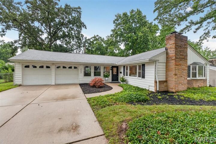 Property Photo:  223 Woodridge Road  MO 63122 