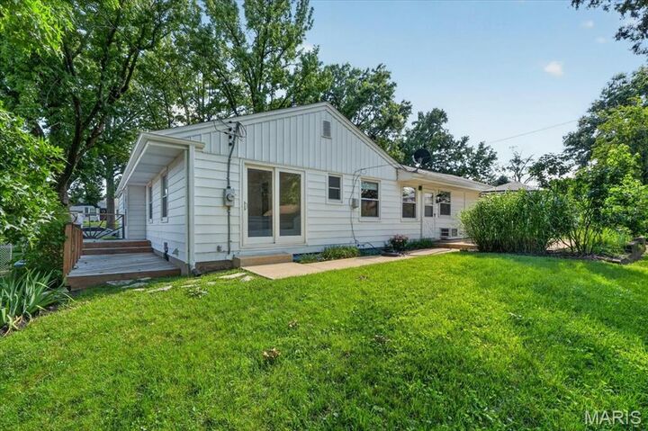 Property Photo: 223 Woodridge Road MO 63122