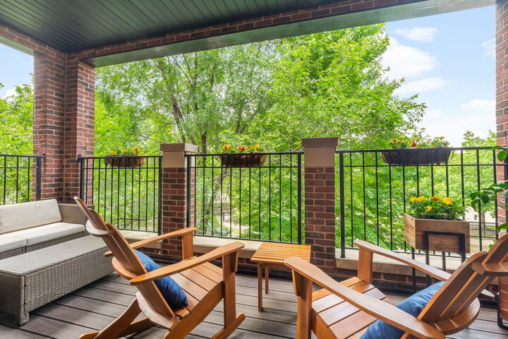 Property Photo:  3337 N Seminary Avenue 2  IL 60657 