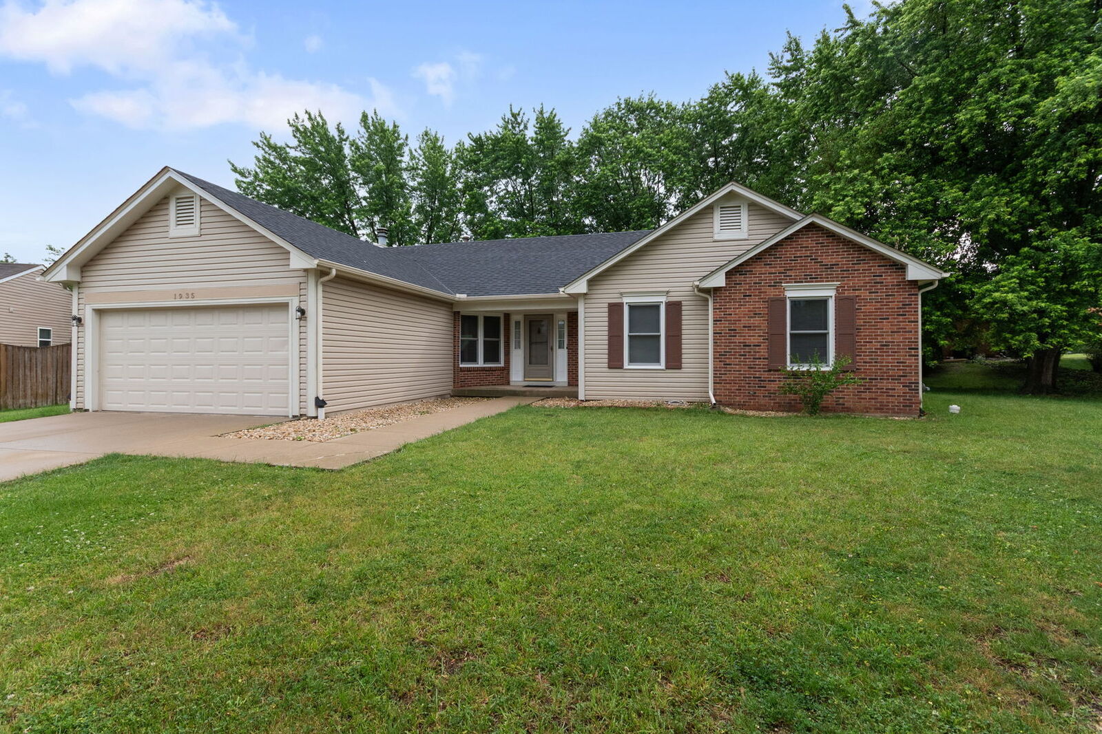 Property Photo: 1935 Springhaven Court IL 60538