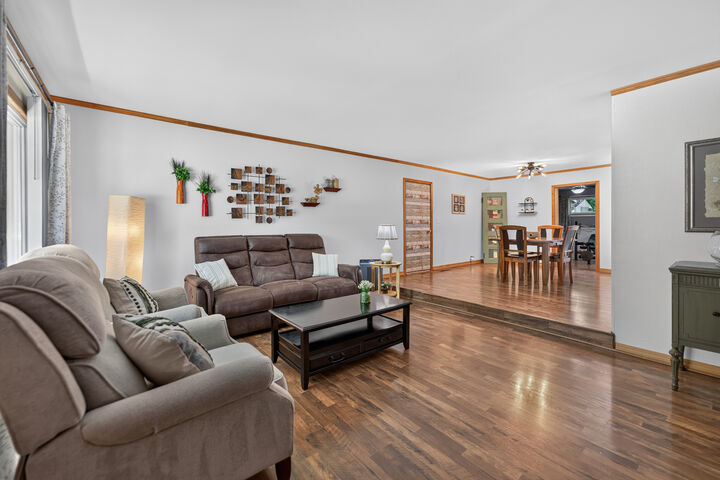 Property Photo:  1009 Stratford Circle  IL 60107 
