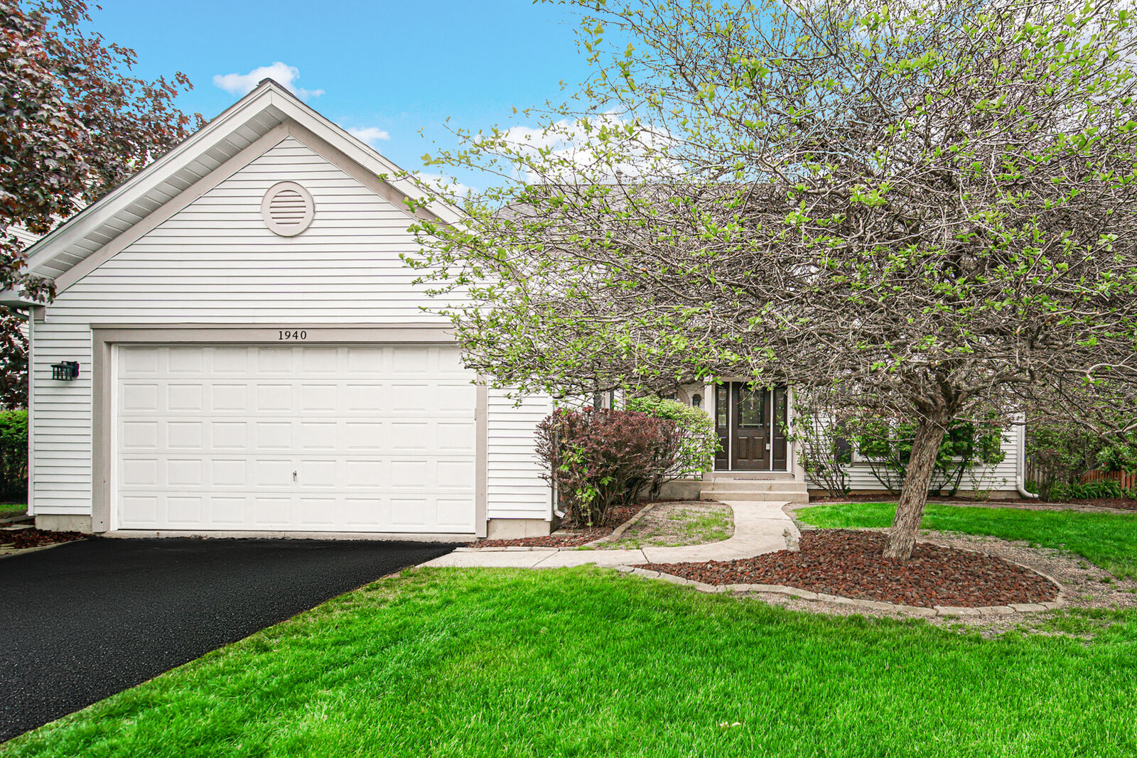 Property Photo:  1940 Waverly Lane  IL 60102 
