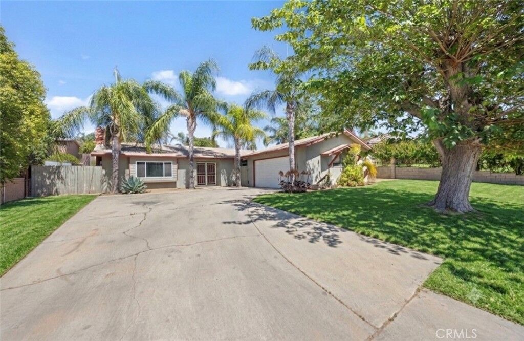 Property Photo:  10937 Desert Sand Avenue  CA 92505 
