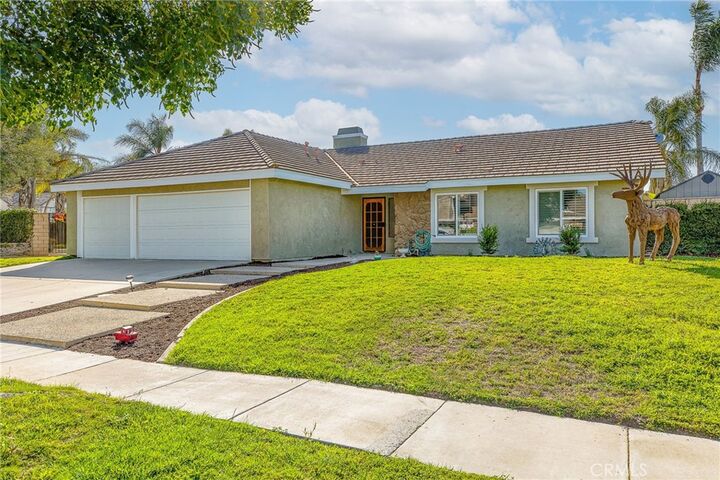 Property Photo: 1140 Hillcrest CA 92878