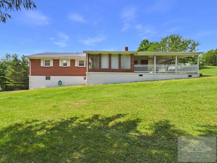 Property Photo:  309 Hawthorn St  VA 24605 