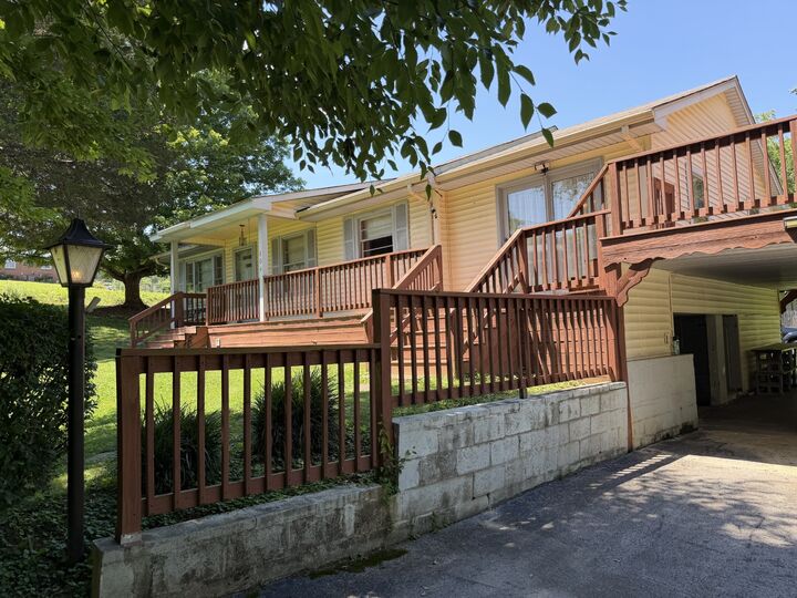 Property Photo:  804 W Main St  TN 37110 