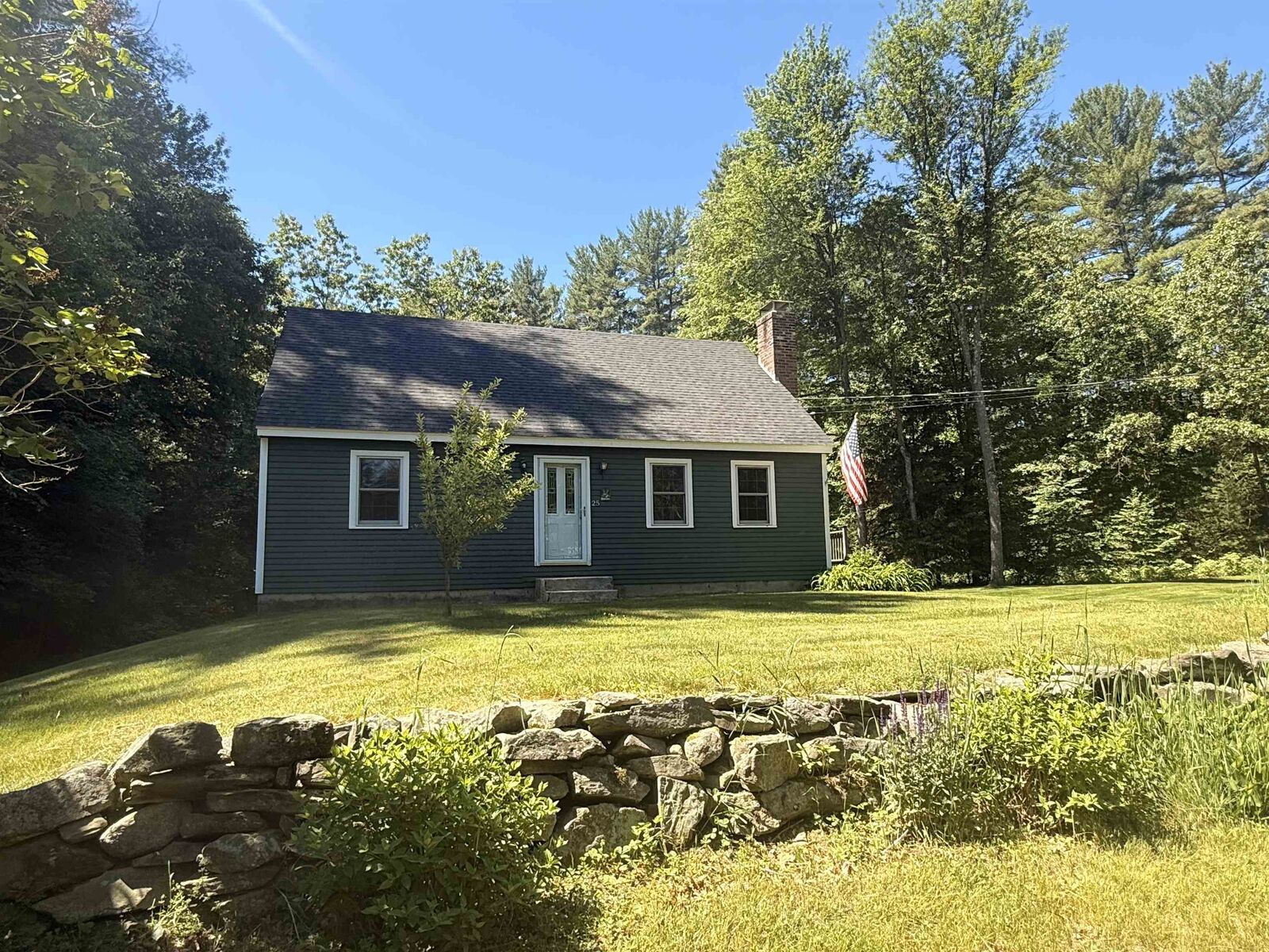 Property Photo: 25 Lawrence Lane NH 03049