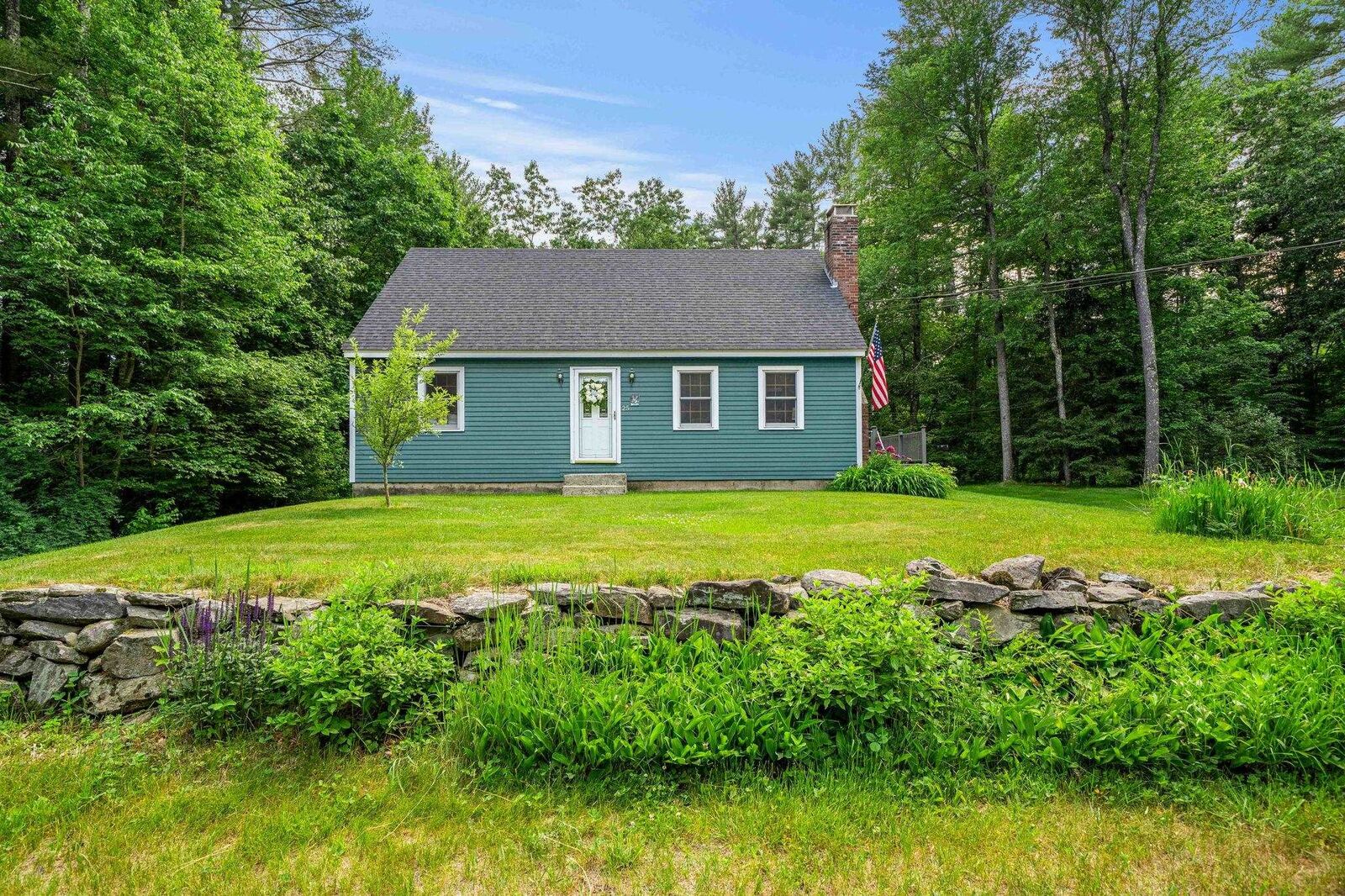 Property Photo:  25 Lawrence Lane  NH 03049 
