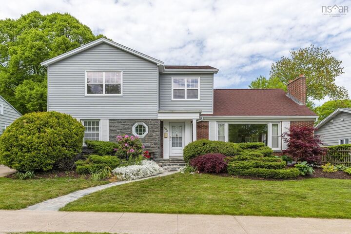 985 Beaufort Avenue — photo 1