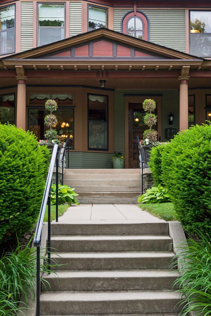 Property Photo: 818 Goodrich Avenue MN 55105
