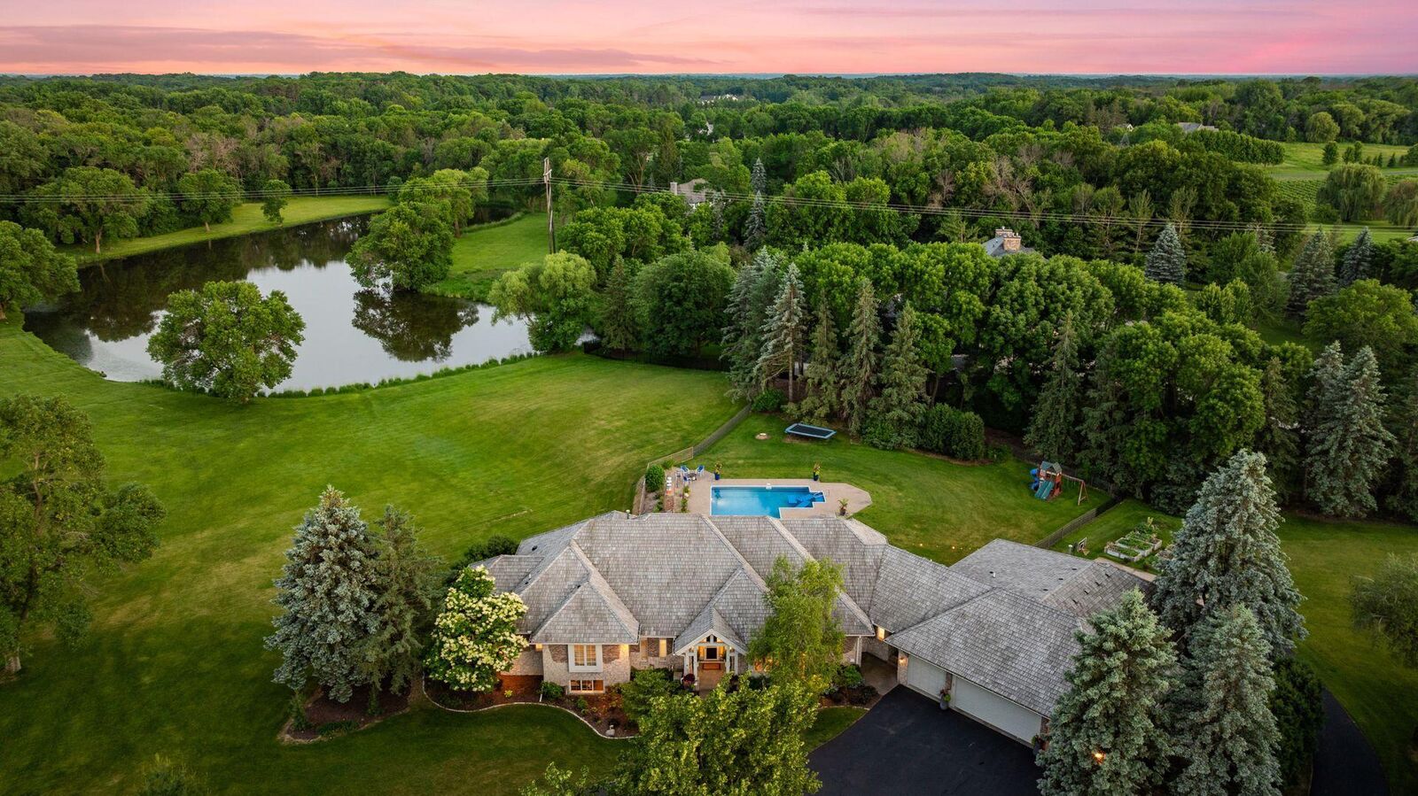 Property Photo:  1615 Northridge Drive  MN 55391 