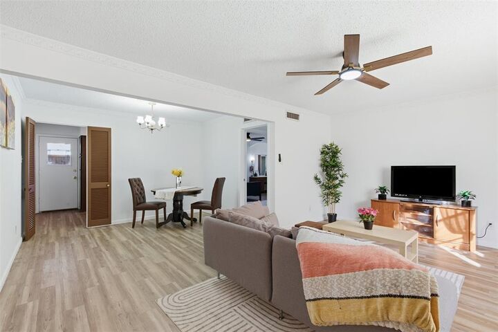 Property Photo:  5817 Sandhurst Lane B  TX 75206 