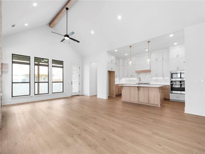 Property Photo:  404 Woodsbury Lane  AR 72762 