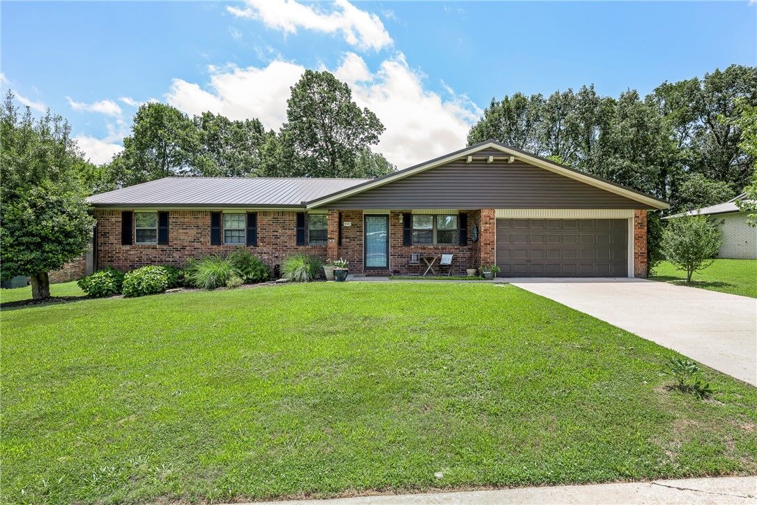 Property Photo: 3101 N McDonald Avenue AR 72762