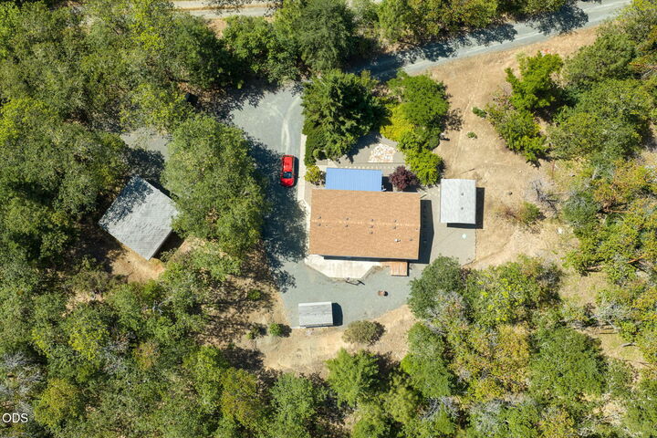 Property Photo: 5121 Cloverlawn Drive OR 97527