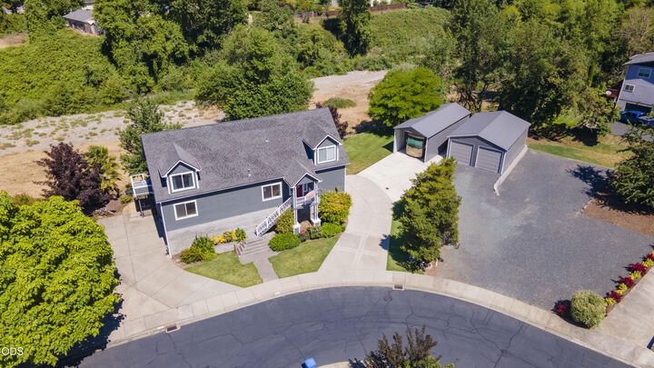 Property Photo: 106 Creek View Lane OR 97537