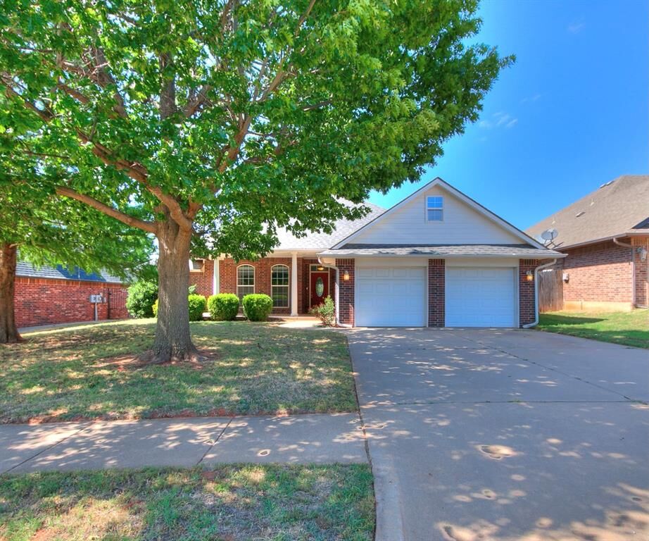 Property Photo: 309 E Richmond Terrace OK 73064