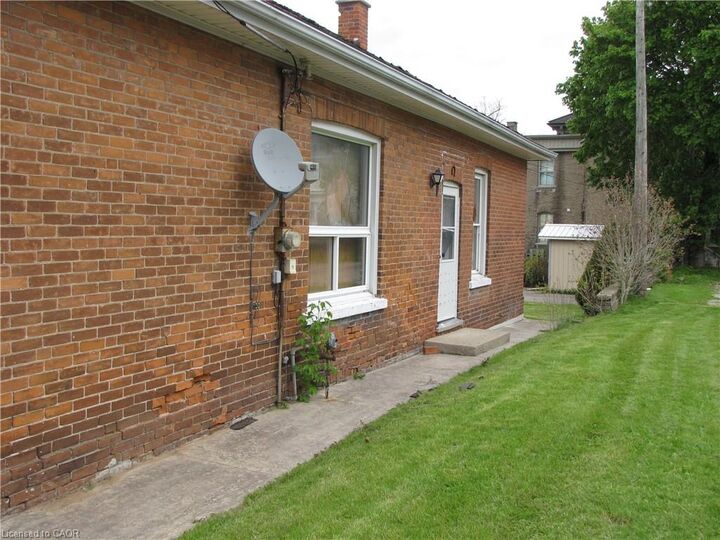 Property Photo: 97 Kent Street N ON N3Y 3S3