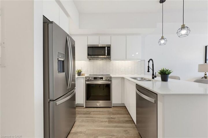 Property Photo:  16 Markle Crescent 513  ON L9G 0H4 