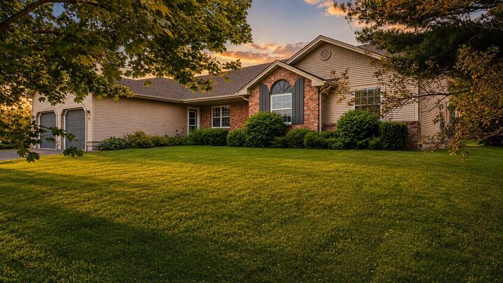 Property Photo:  77 Parkside Drive  PE C1E 1M8 