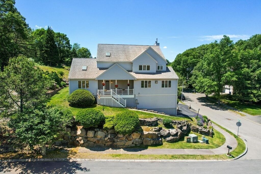 Property Photo:  7 Nathan's Way  MA 01960 