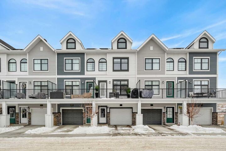 Property Photo: 233 Les Jardins Park SE AB T2C 5V3