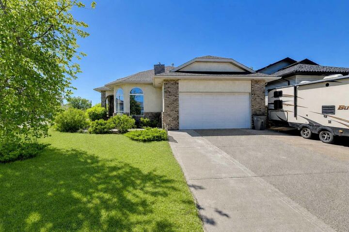 Photo de la propriété:  9009 128 Avenue  AB T8X 8C7 