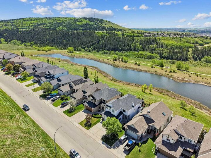 Property Photo: 31 Sunset Point AB T4C 0B3