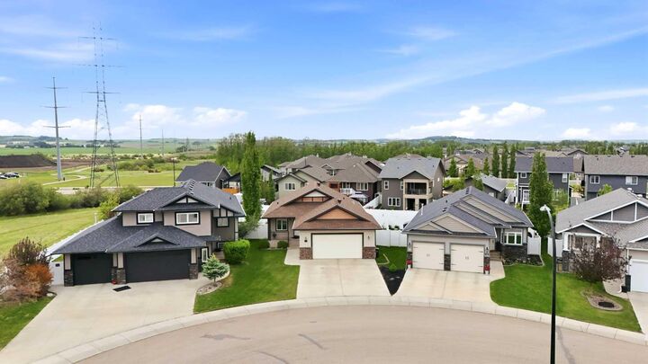 Property Photo:  171 Voisin Close  AB T4R 0M7 